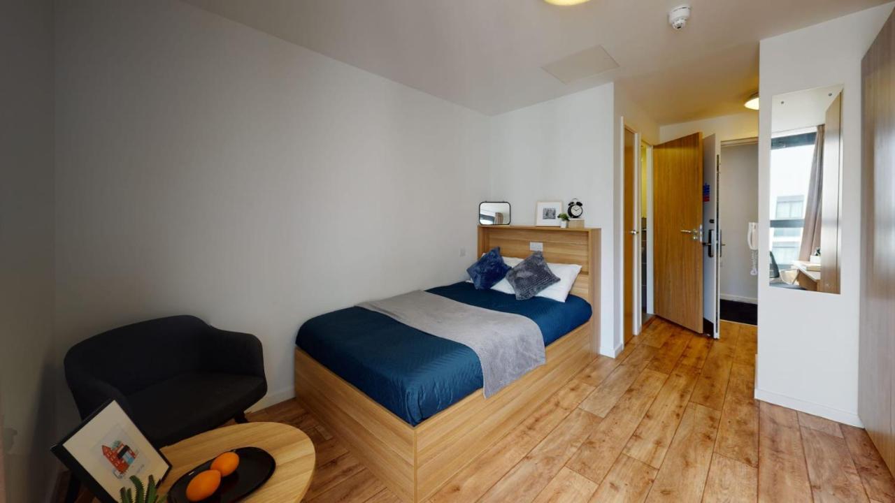 Sterling Court In Wembley * Londres